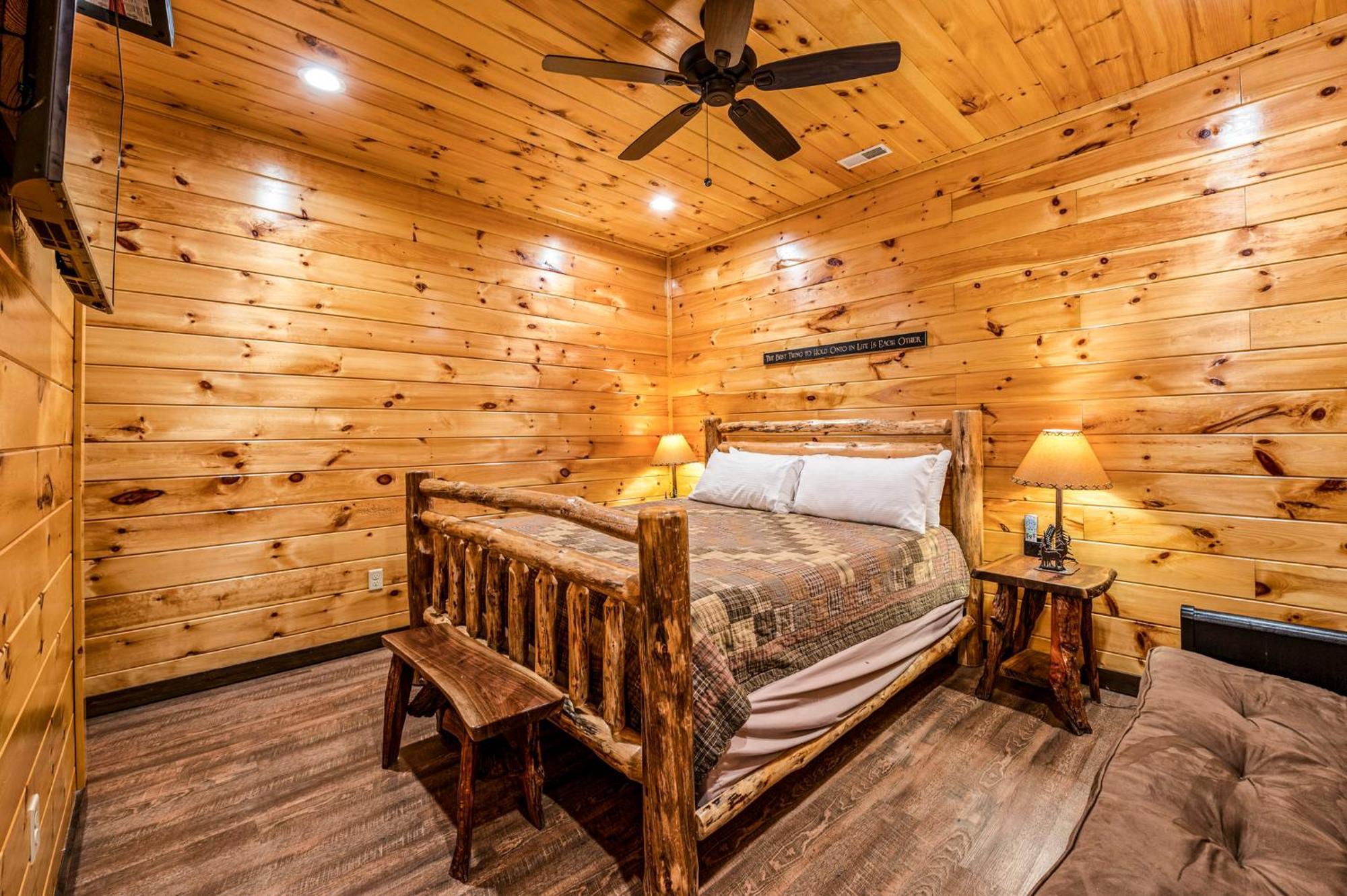 The Mighty Crabapple Manor By Stony Brook Cabins Gatlinburg Exterior photo